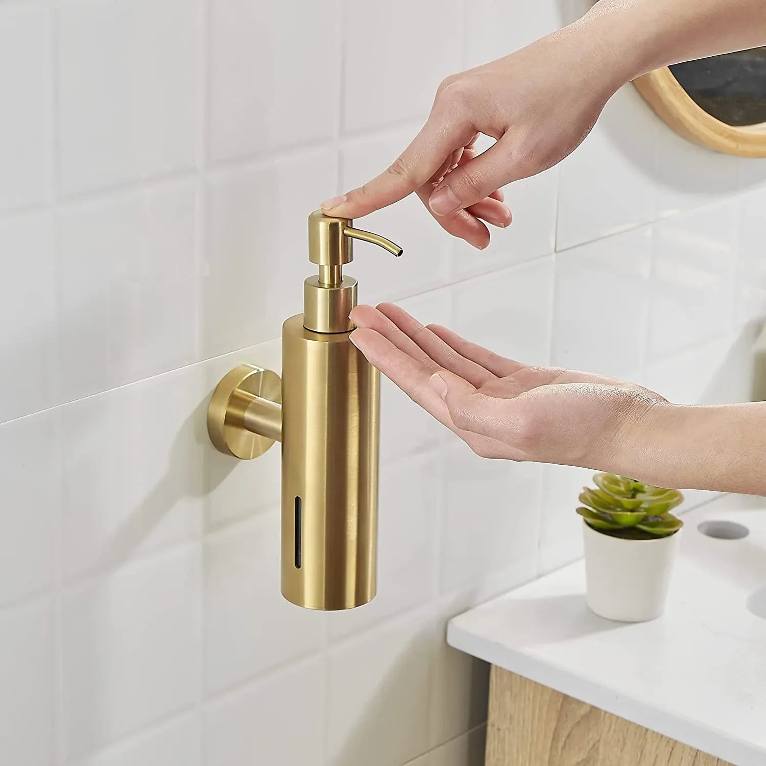 Bình Xà Phòng Inox 250ML Treo Tường Vàng Đen Khách Sạn - Daisan Mart