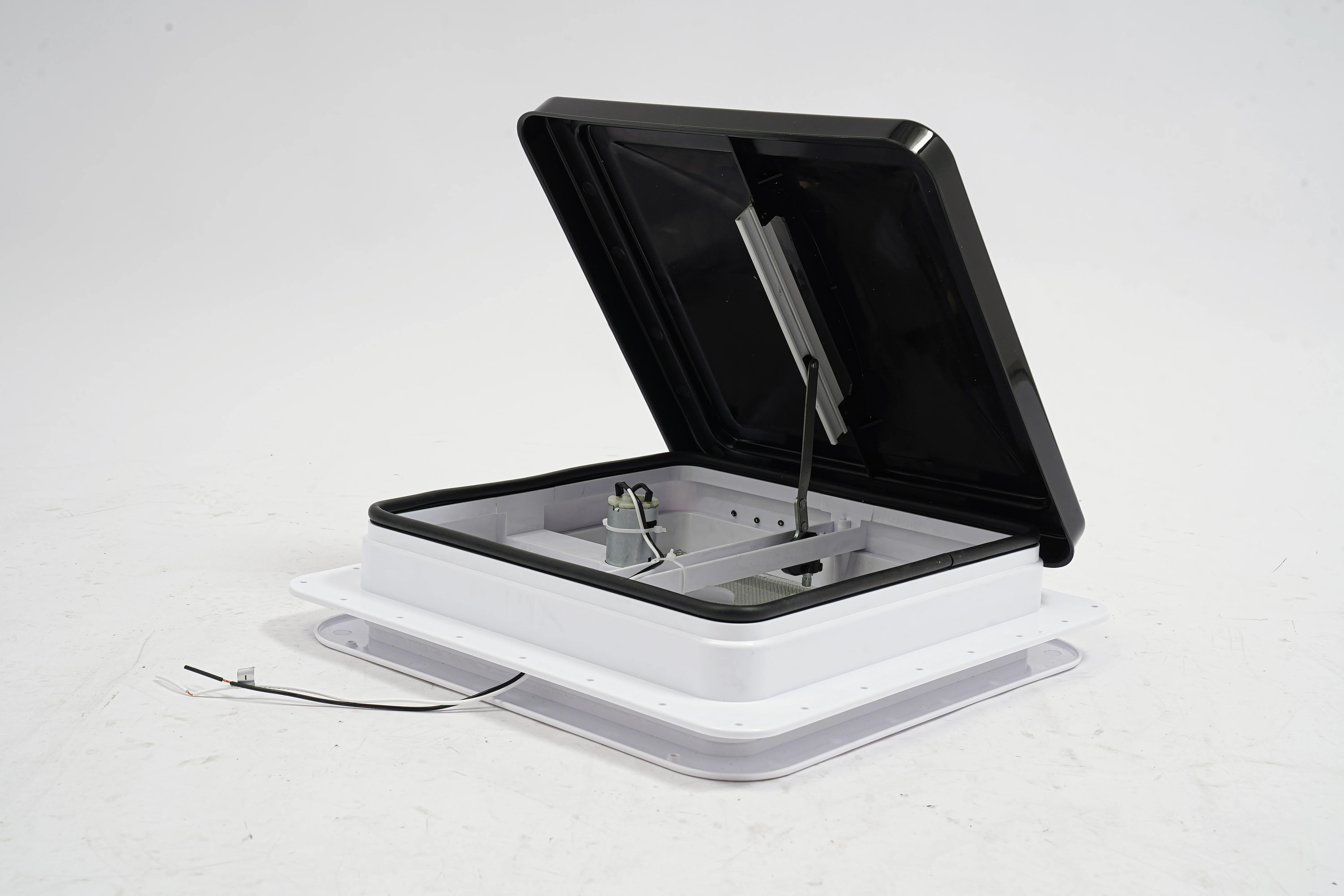 Quạt thông gió chống bụi cho mái xe RV 42cmx42cm