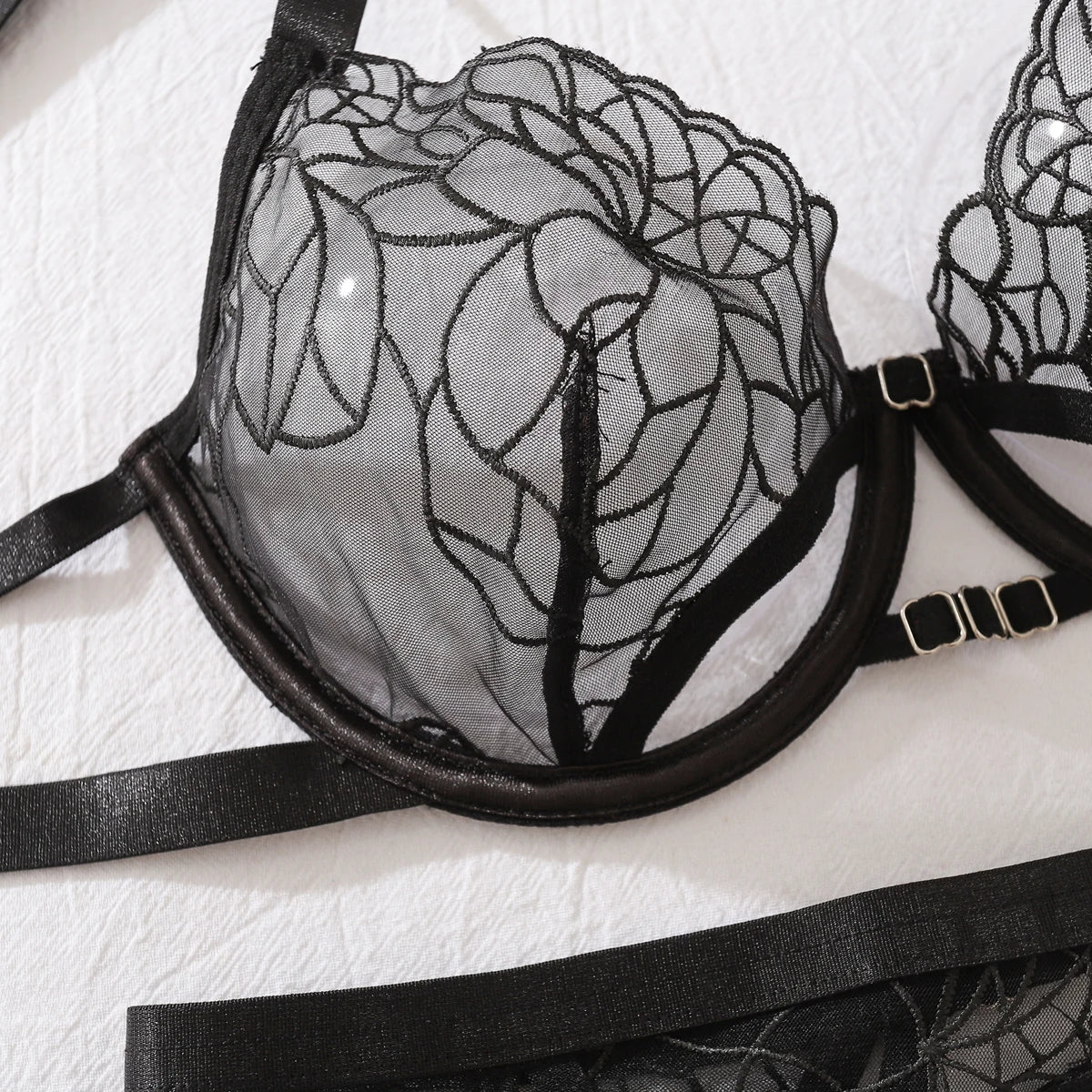 Bộ Nội Y Quyến Rũ Ellolace 3 Mảnh Xuyên Thấu