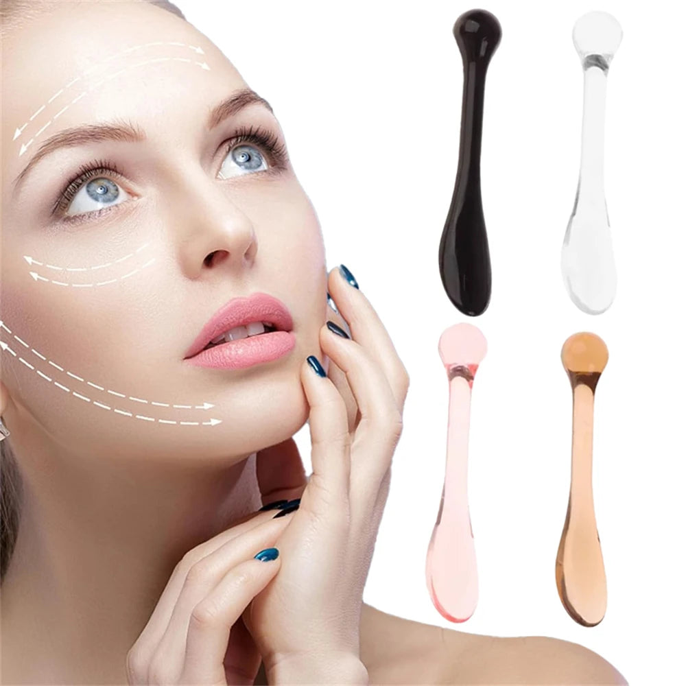 Set of 3 convenient plastic spoons for mixing face cream and applying mask
