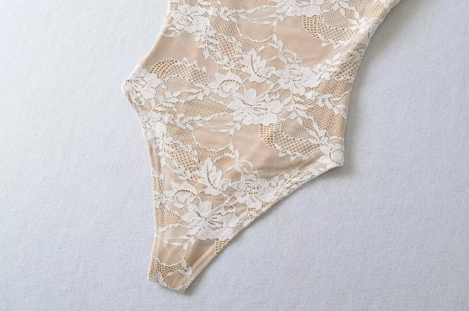 Fall 2025 color-blocked lace bodysuit, high neck, sleeveless, sexy