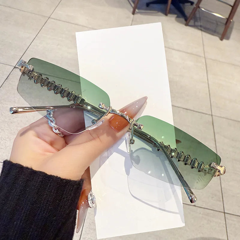 Kính Râm Thời Trang Không Viền 2025 Cho Nữ