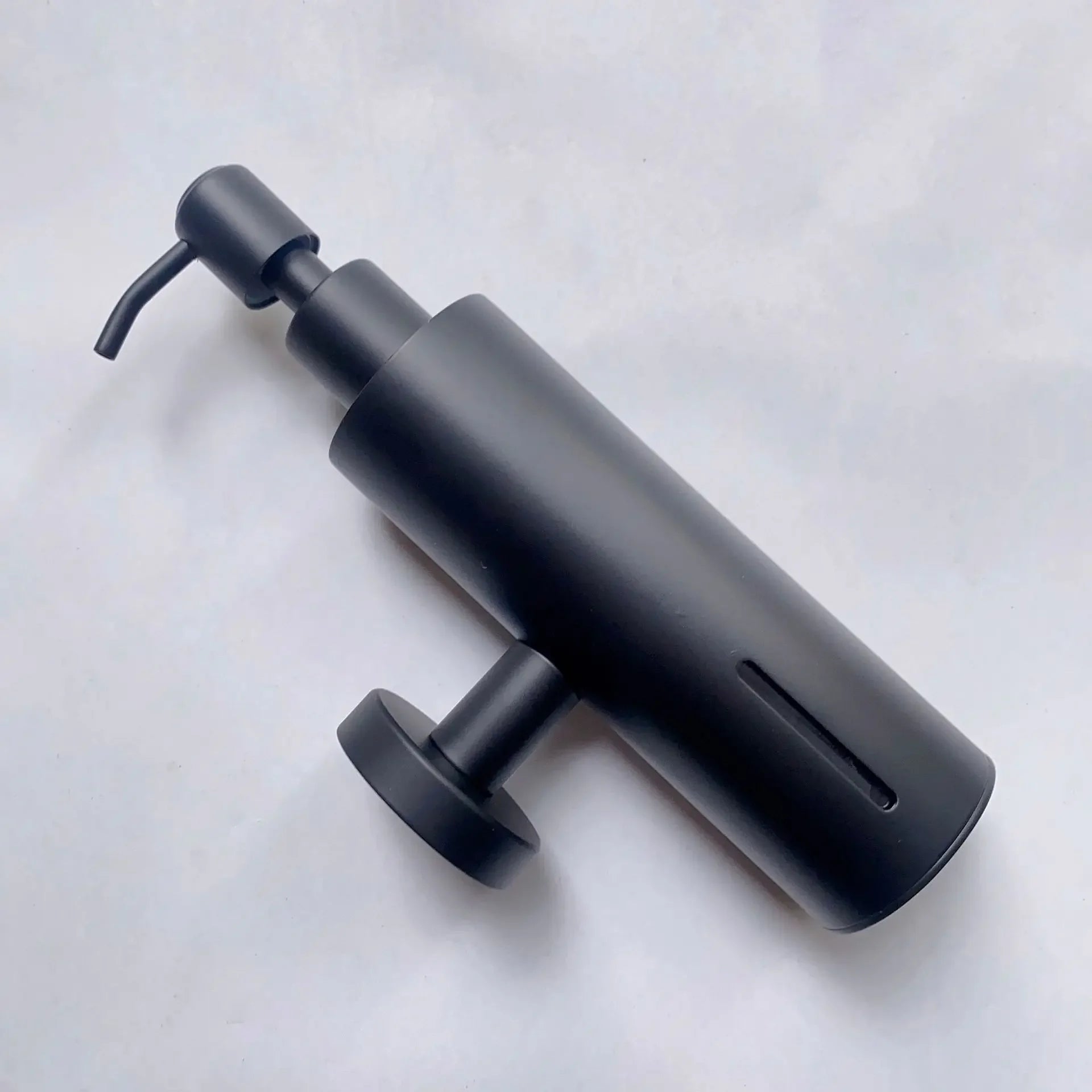 Bình Xà Phòng Inox 250ML Treo Tường Vàng Đen Khách Sạn - Daisan Mart