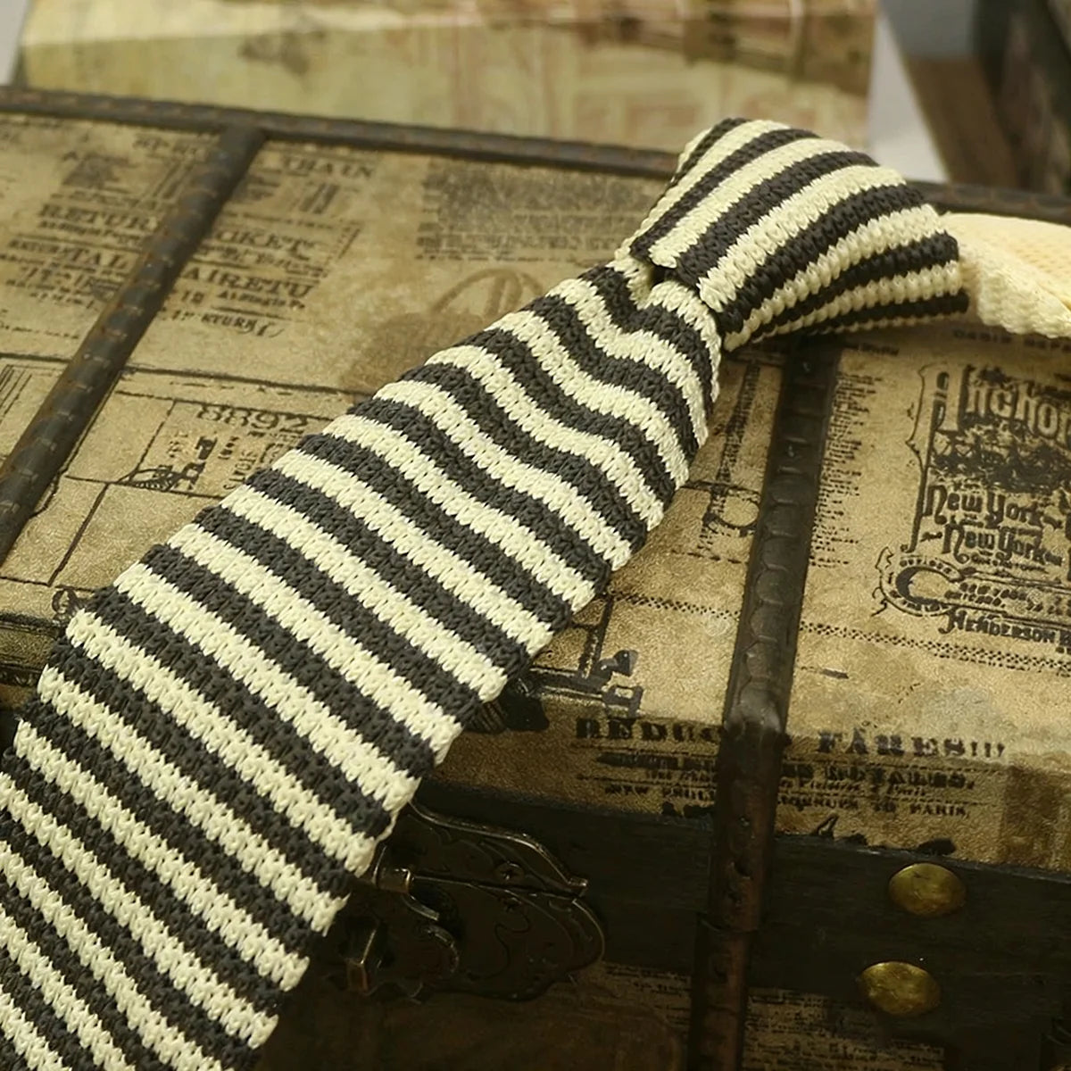 2025年新款青年條紋羊毛領帶，男女皆宜，適合參加派對