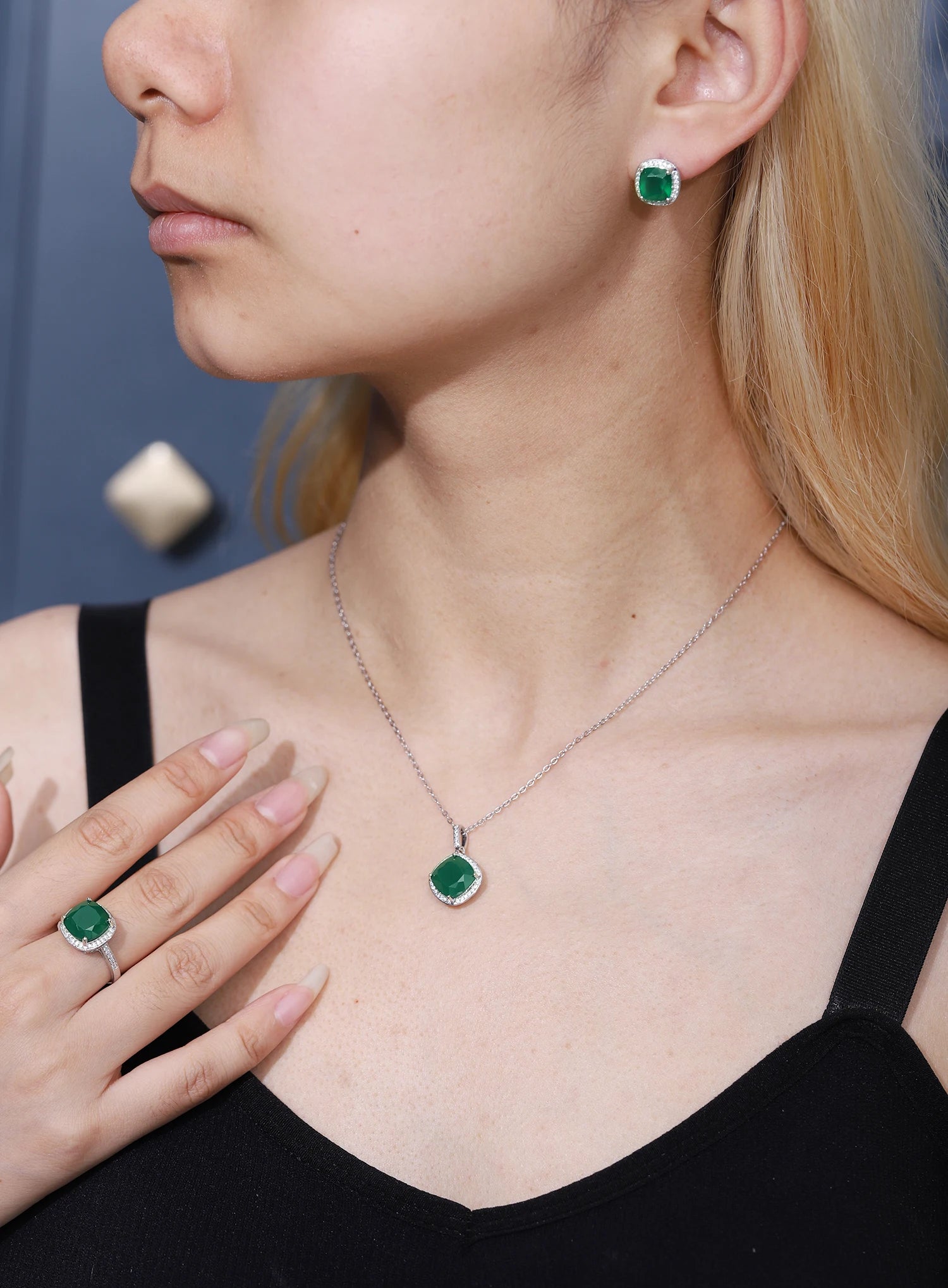 Emerald Jewelry Set - Luxurious and Sophisticated