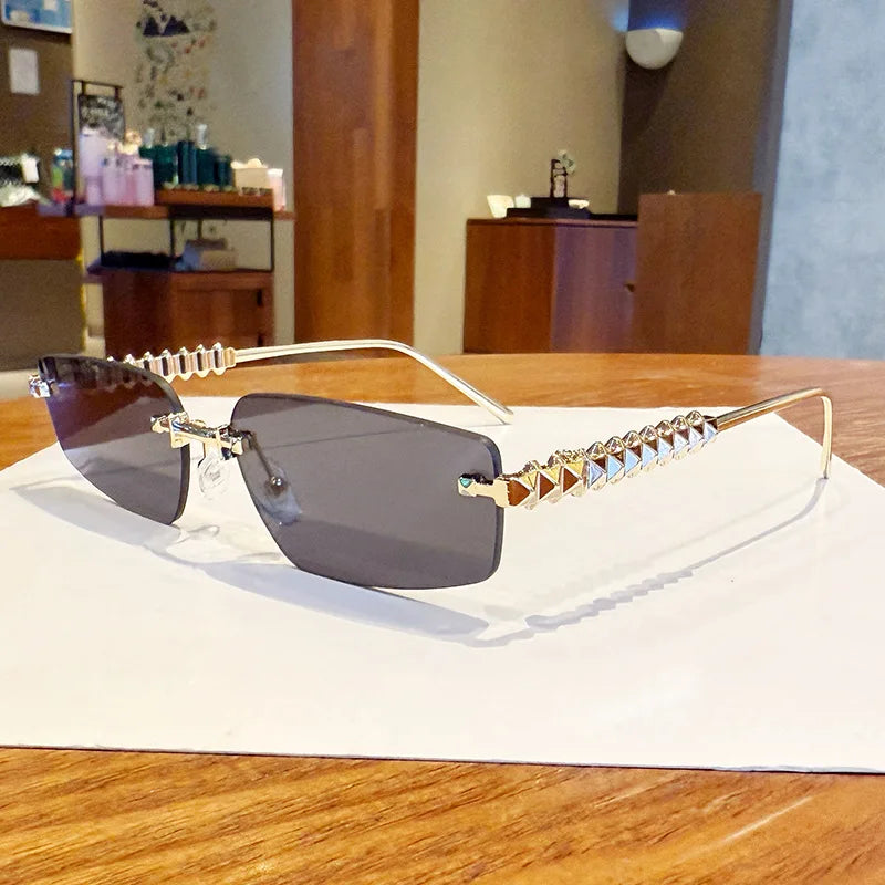 Kính Râm Thời Trang Không Viền 2025 Cho Nữ