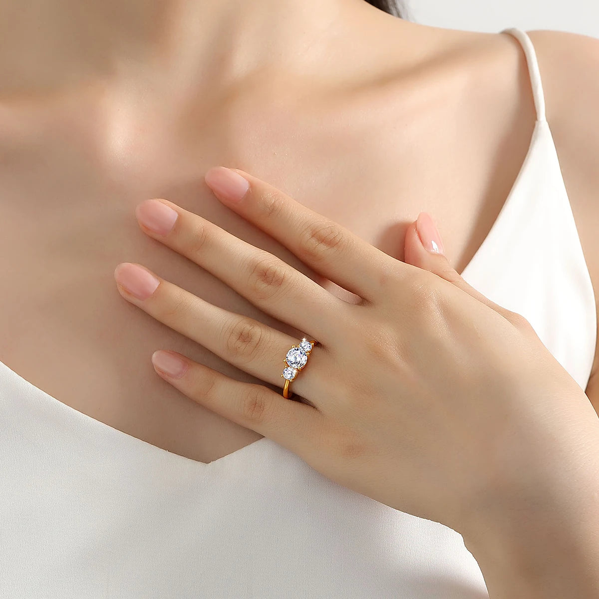 Nhẫn Vàng 18K Nữ 3 Kim Cương Moissanite Cao Cấp