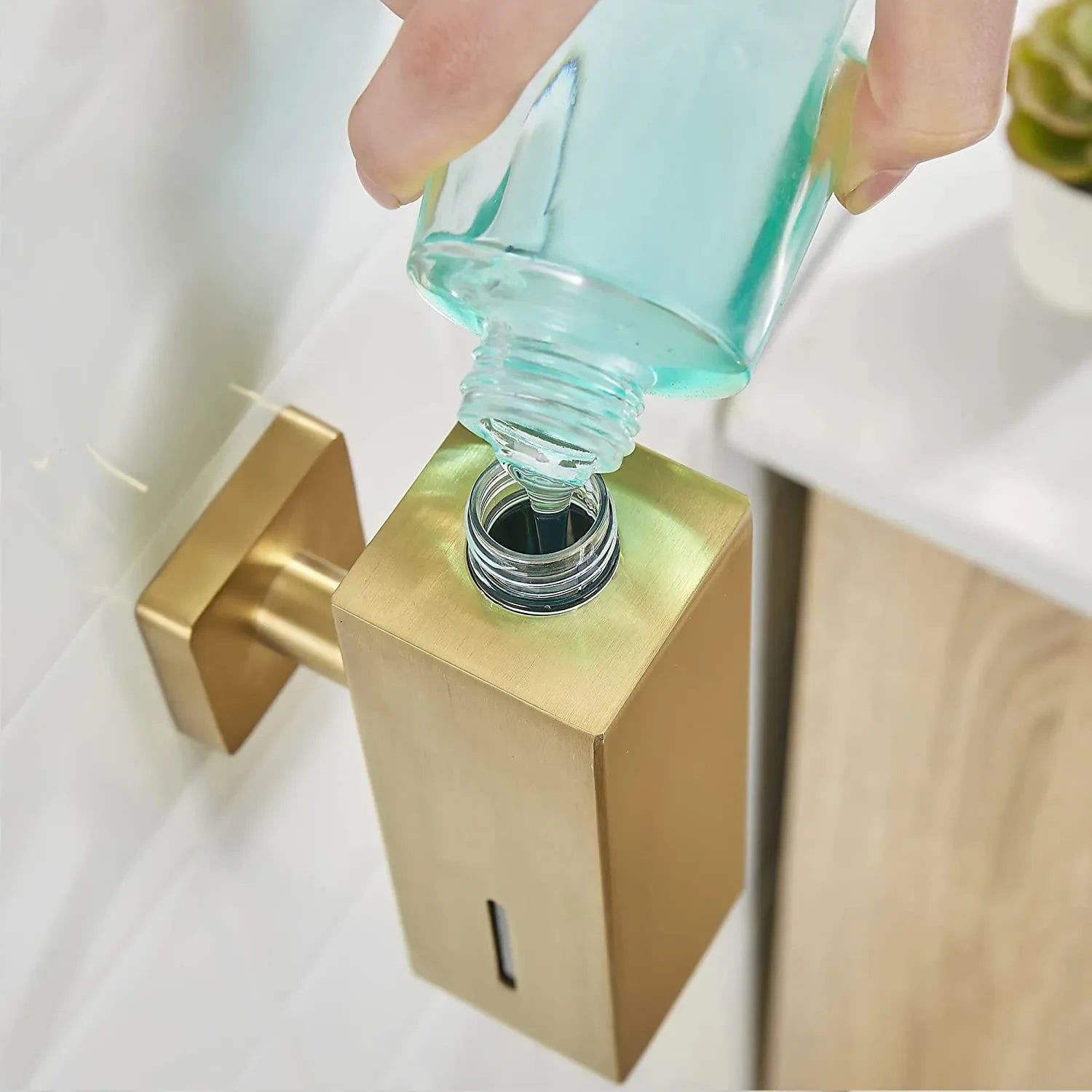 Bình Xà Phòng Inox 250ML Treo Tường Vàng Đen Khách Sạn - Daisan Mart
