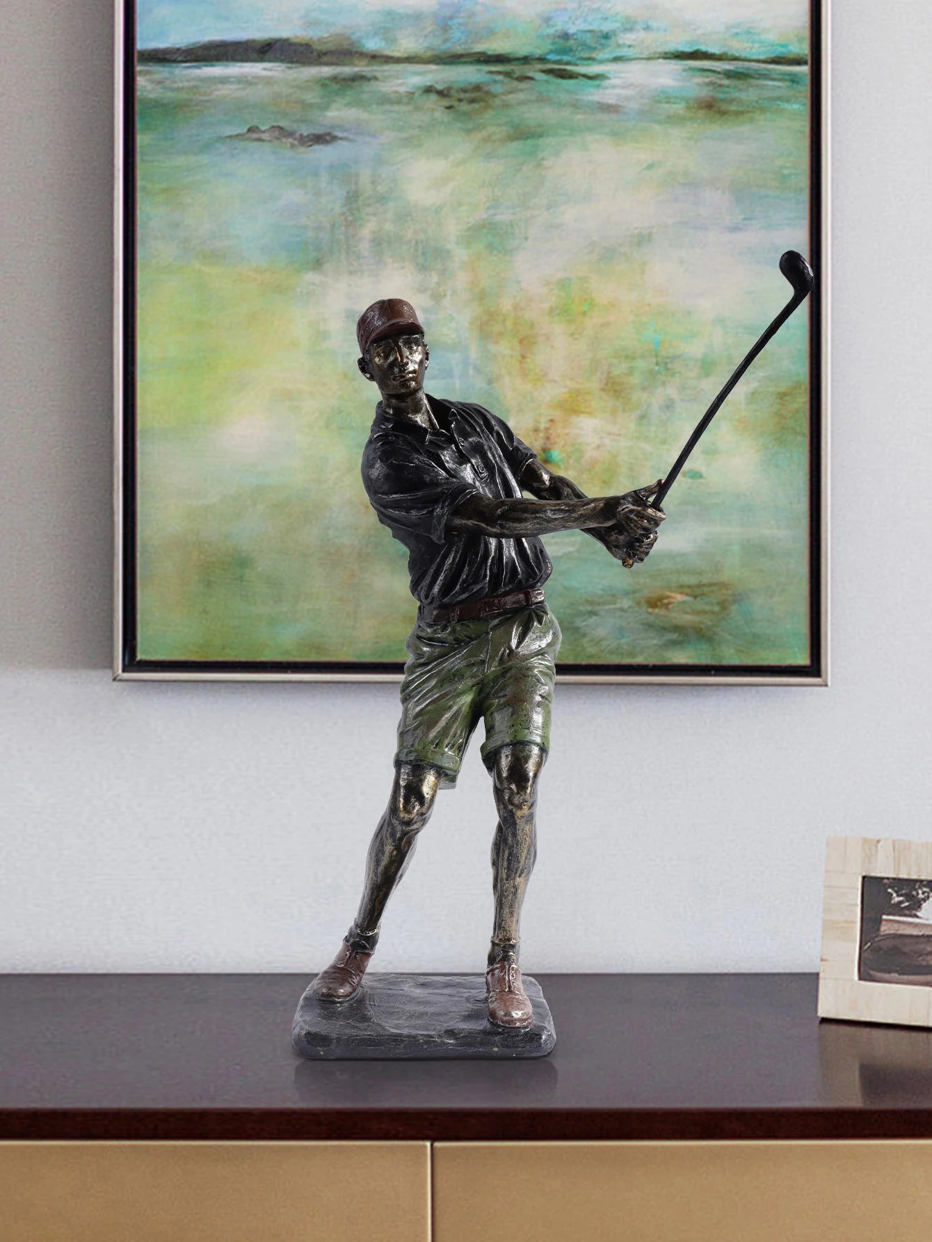 Beautiful Resin Golfer Swinging Club Statue For Room Decoration