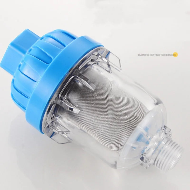 Bộ lọc nước có vỏ nhựa trong suốt kết hợp với phần nắp màu xanh dương.