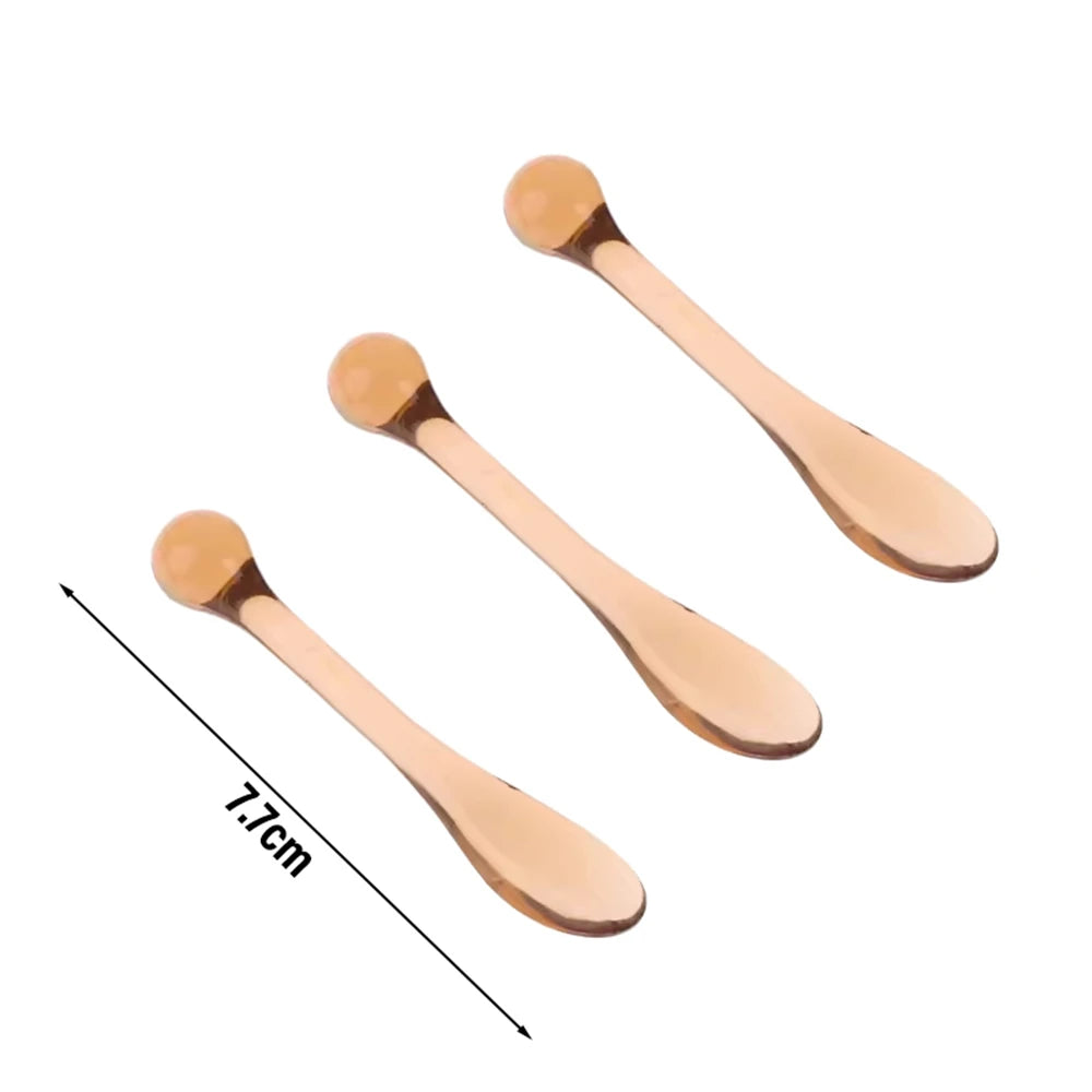 Set of 3 convenient plastic spoons for mixing face cream and applying mask