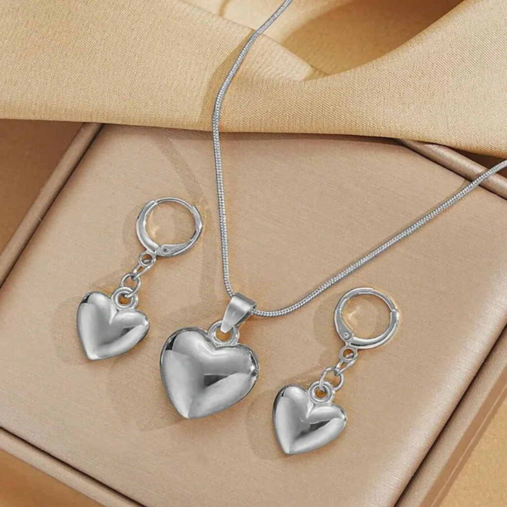 Elegant and Feminine Gold Heart Jewelry Set