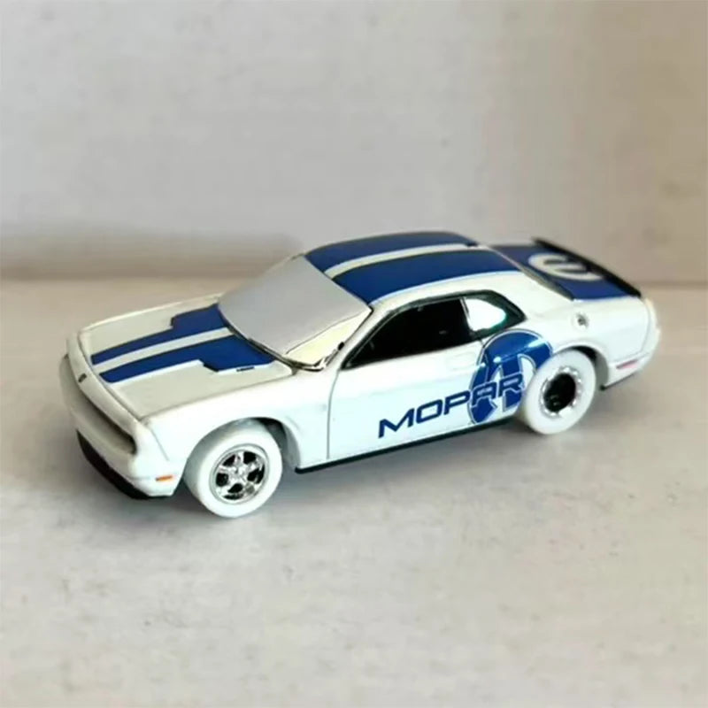 Mô Hình Xe Ranger 1984 1:64 Xanh Trắng - Quà Tặng Độc Quyền - Daisan Mart