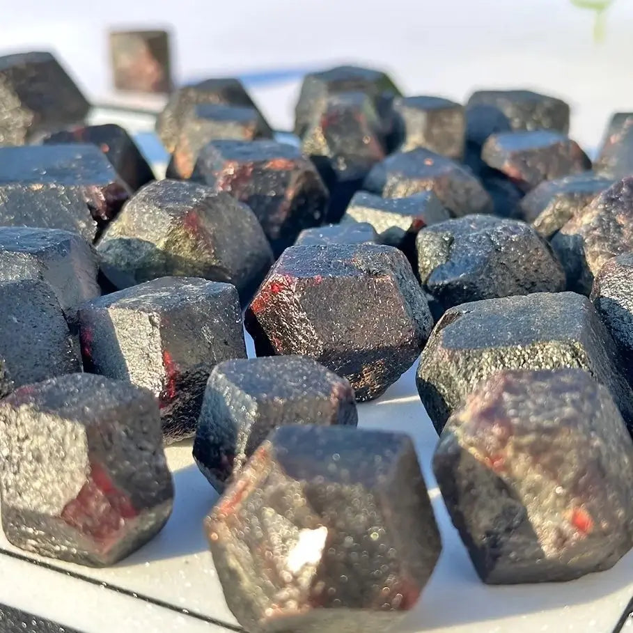 Đá Garnet Tự Nhiên Thô - Trang Trí & Phong Thuỷ