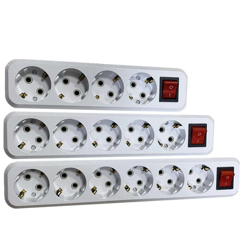 Ba ổ cắm điện màu trắng có công tắc đỏ. Mỗi ổ có 3, 5, và 6 lỗ cắm.