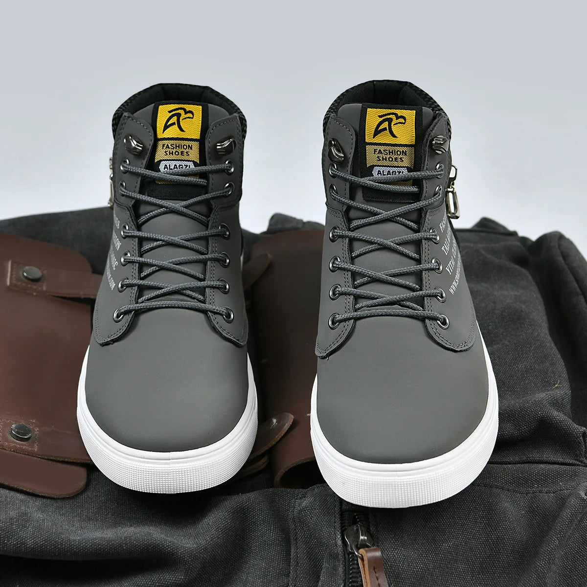 Men's Breathable High-Top Surfing Sneakers