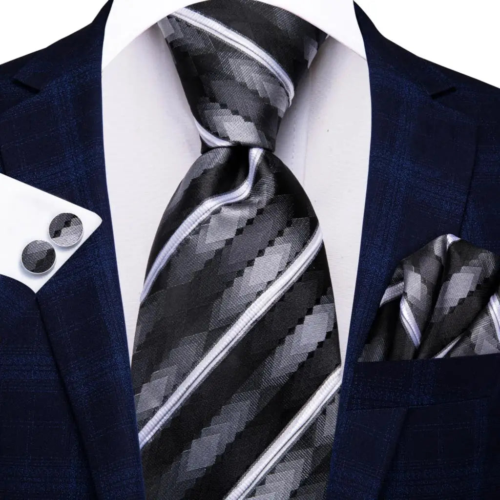 Cà vạt lụa đen vàng sang trọng Hi-Tie cho chú rể