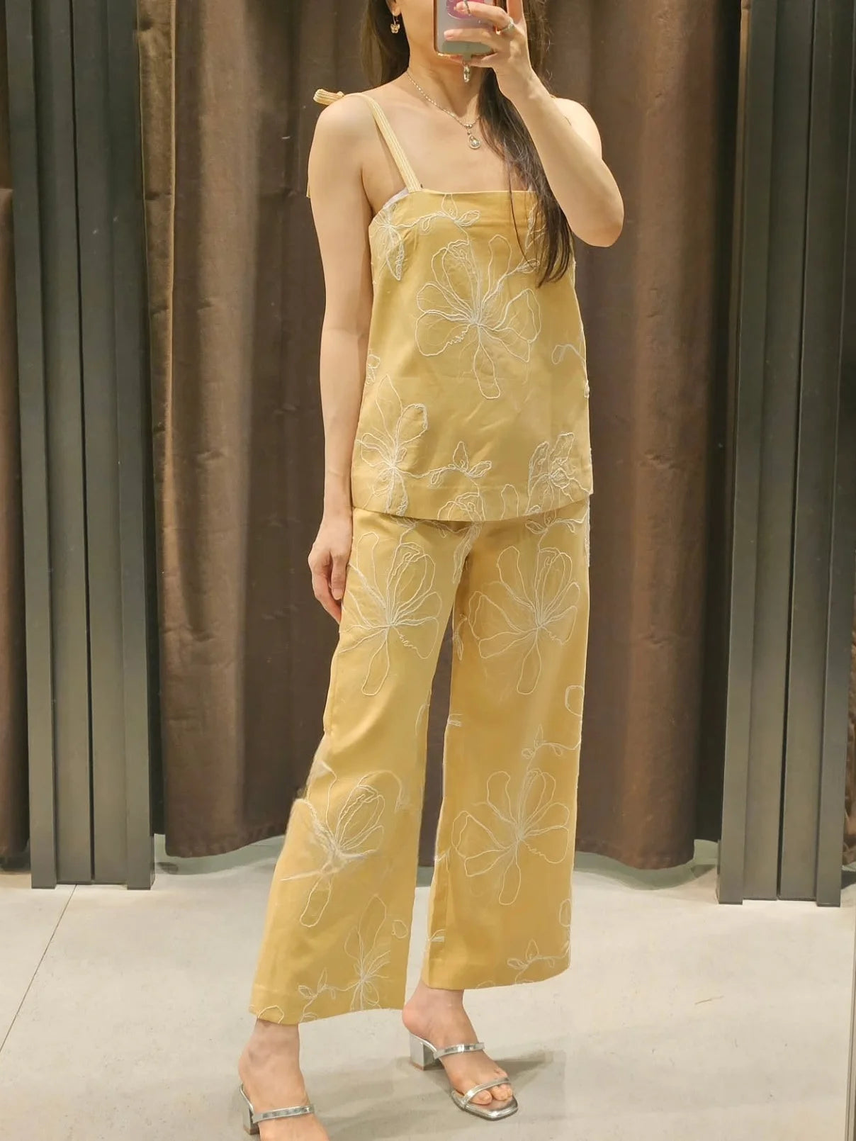 Nữ Tính 2025 - Áo Hoa Retro Thêu Nơ Không Tay - Daisan Mart