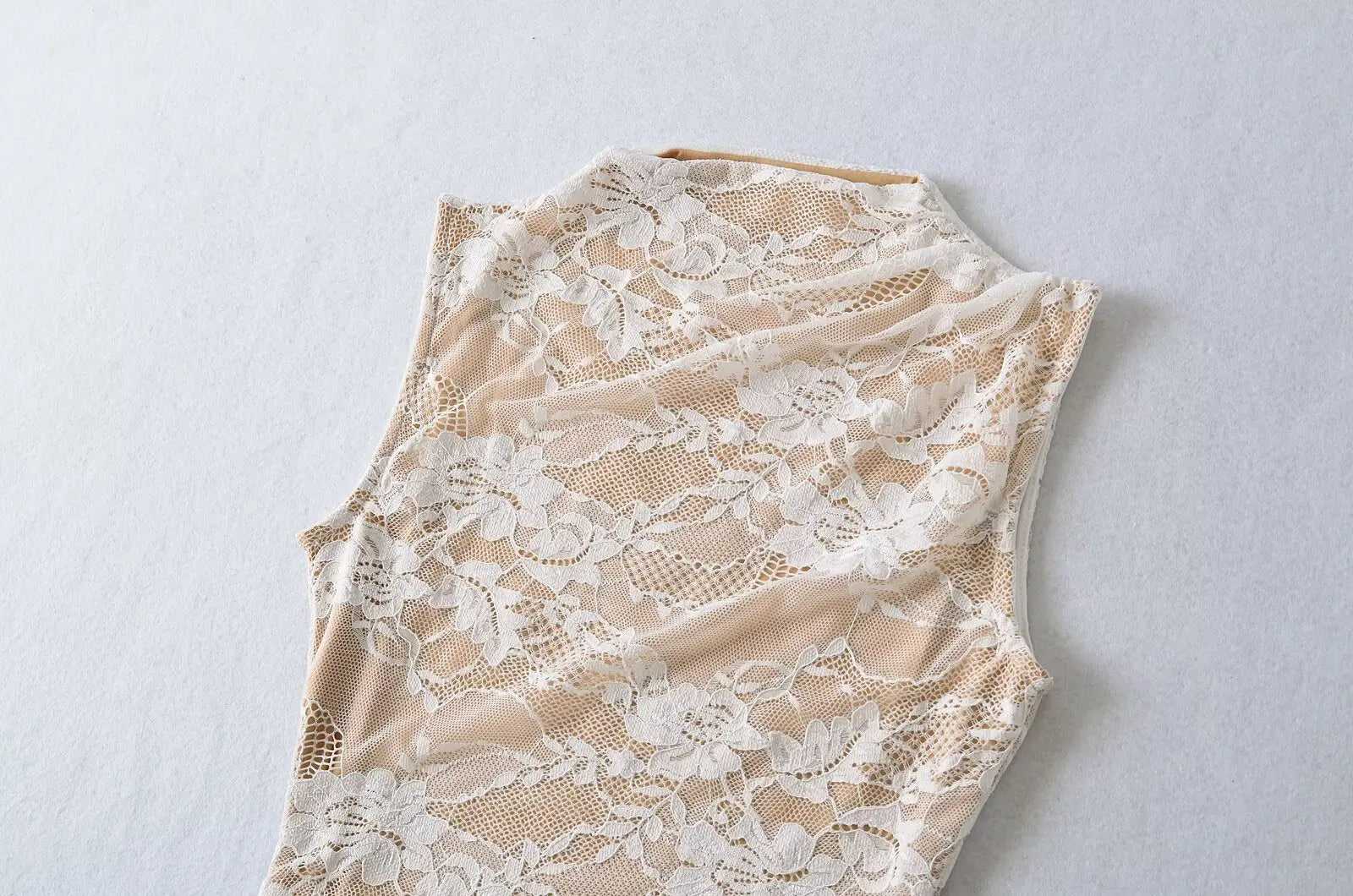 Fall 2025 color-blocked lace bodysuit, high neck, sleeveless, sexy