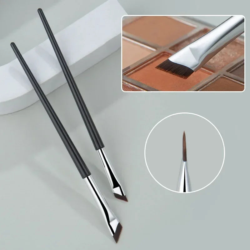 Slim Angled Eyeliner Brush - The Perfect Makeup Tool