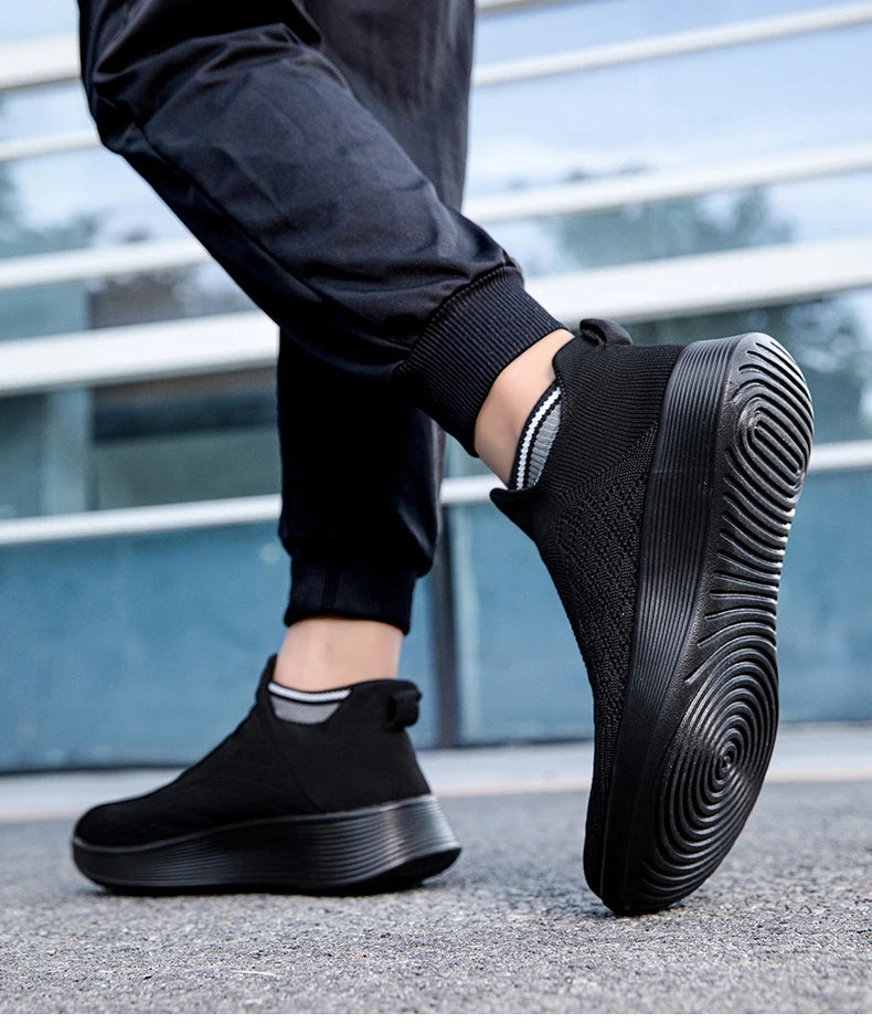 Men's and Women's Breathable Mesh Fashion Sports Shoes