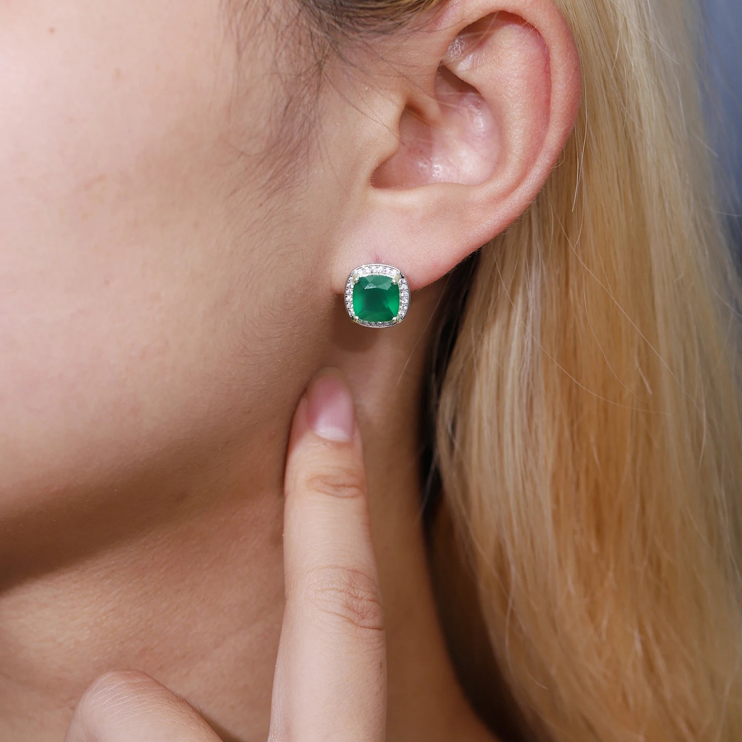 Emerald Jewelry Set - Luxurious and Sophisticated