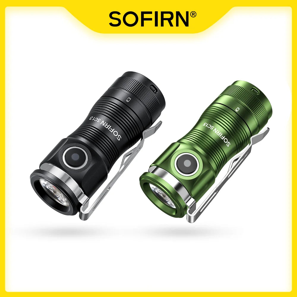 Hai đèn pin Sofirn SC13, một đen và một xanh lục, có kẹp kim loại và viền sáng.
