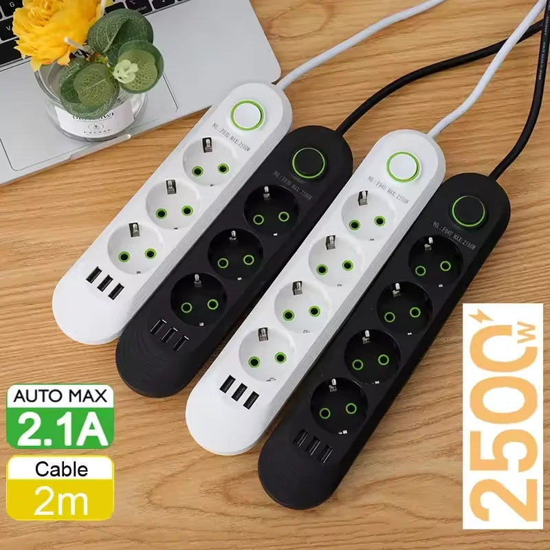 Bốn ổ cắm điện màu trắng và đen, có lỗ cắm và cổng USB, trên bàn gỗ gần máy tính xách tay.