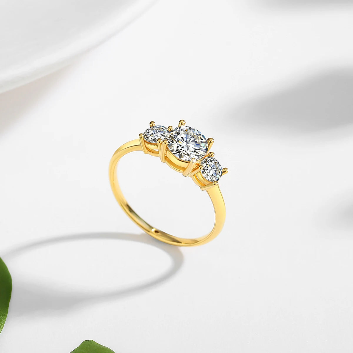 Nhẫn Vàng 18K Nữ 3 Kim Cương Moissanite Cao Cấp