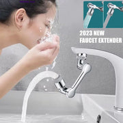Người rửa mặt dưới vòi nước có bộ mở rộng, màu bạc sáng, chữ "2023 New Faucet Extender".