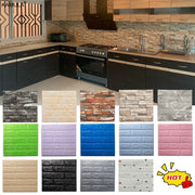 Gian bếp với tủ màu đen và gỗ sáng, bếp ga, và vòi nước; dưới là các mẫu gạch màu sắc khác nhau.