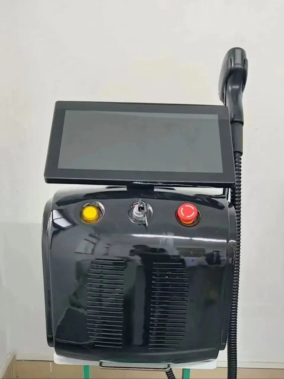 808nm 755nm 1064nmProfessional Portable 4000w Soprano Titanium Diode2025 Laser Hair Removal Machine High Power Alexandrite Laser - Daisan Mart