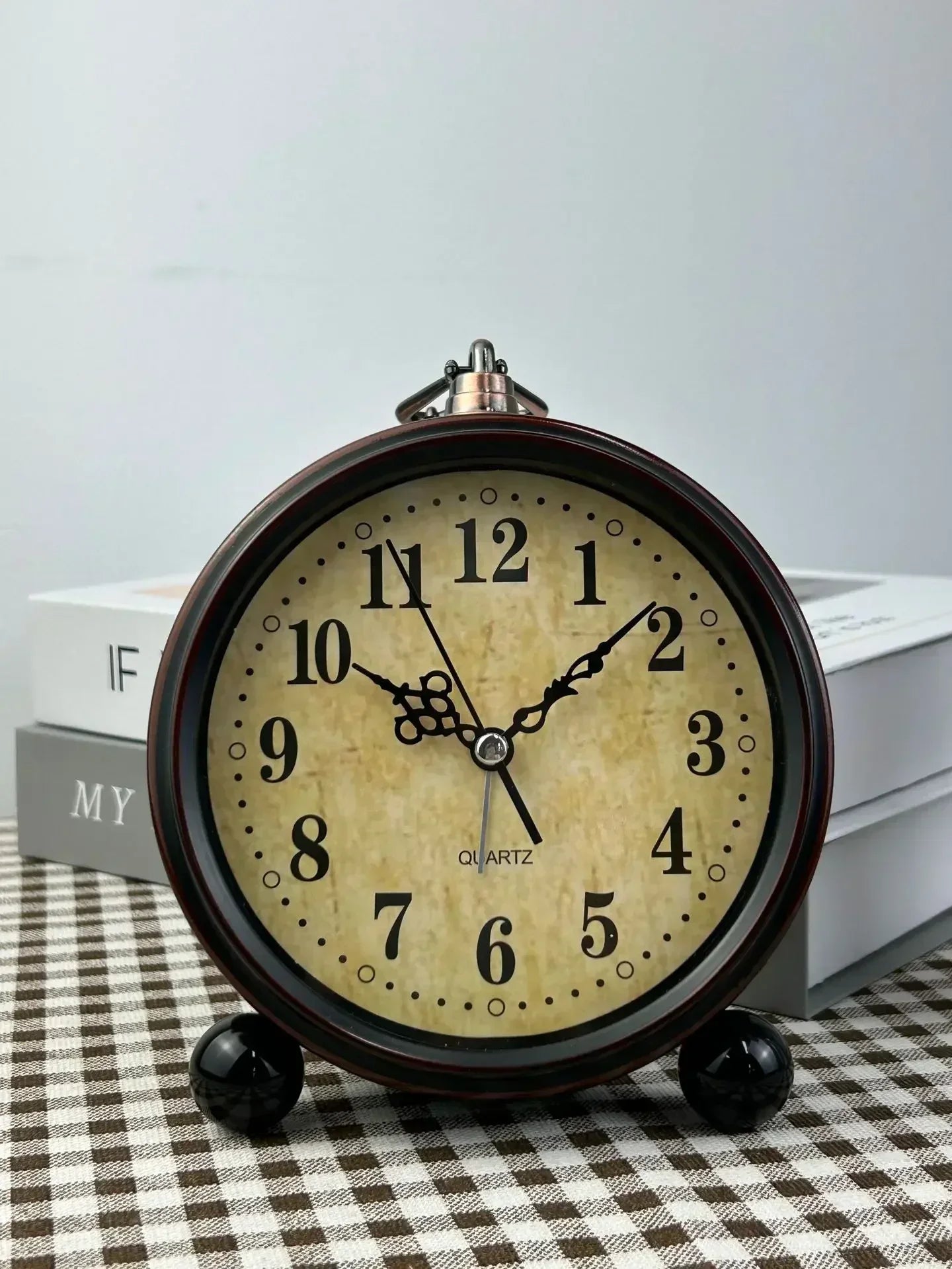 Đồng hồ báo thức treo tường vintage kim loại siêu tĩnh - Daisan Mart