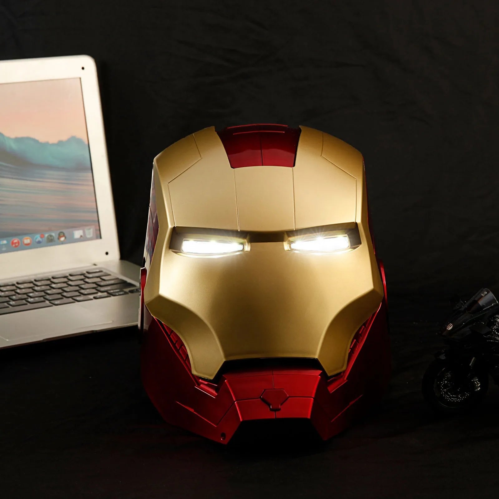 Mũ Bảo Hiểm Iron Man Điện Phát Sáng 1:1 Cosplay - Daisan Mart