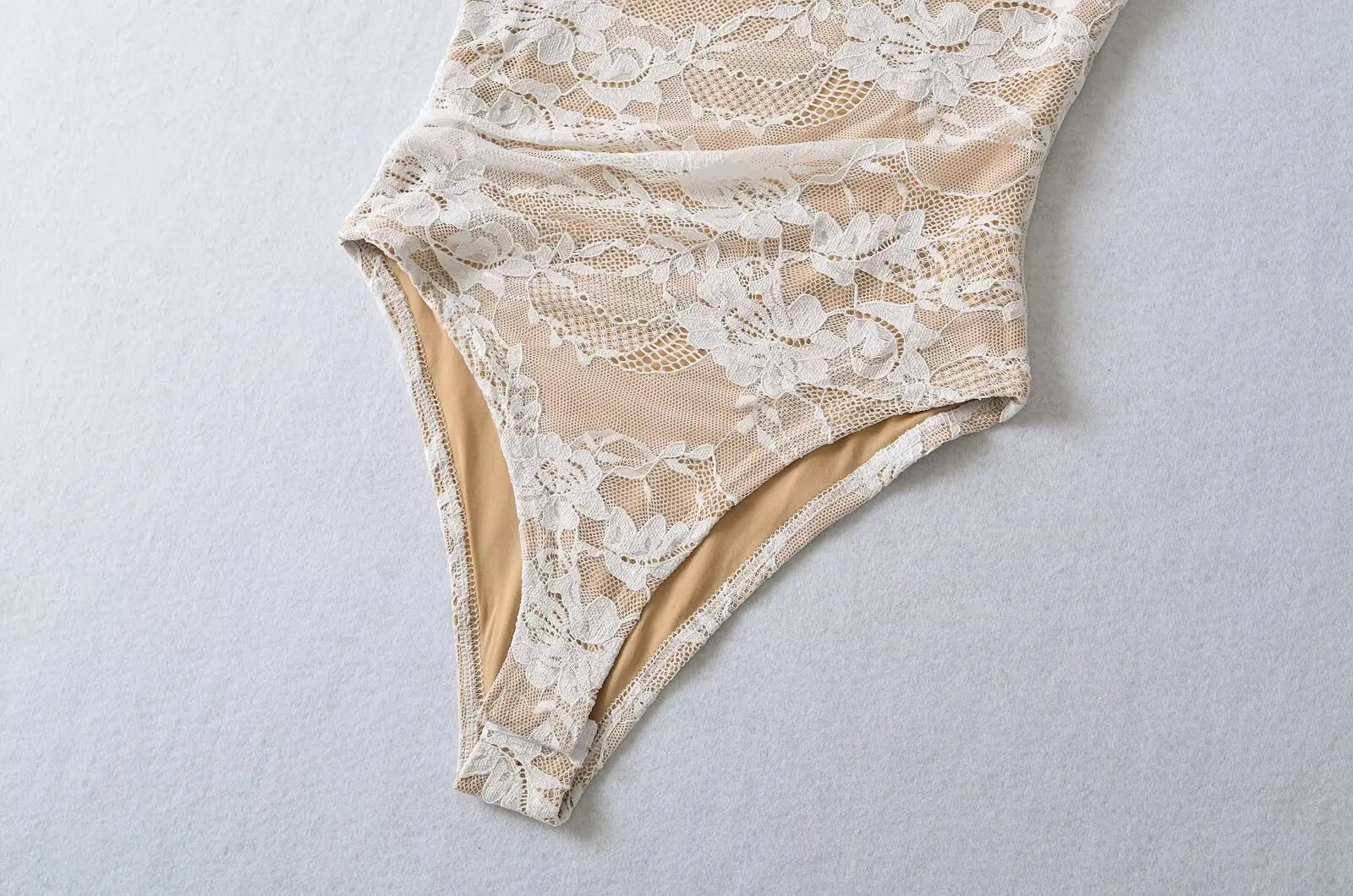 Fall 2025 color-blocked lace bodysuit, high neck, sleeveless, sexy