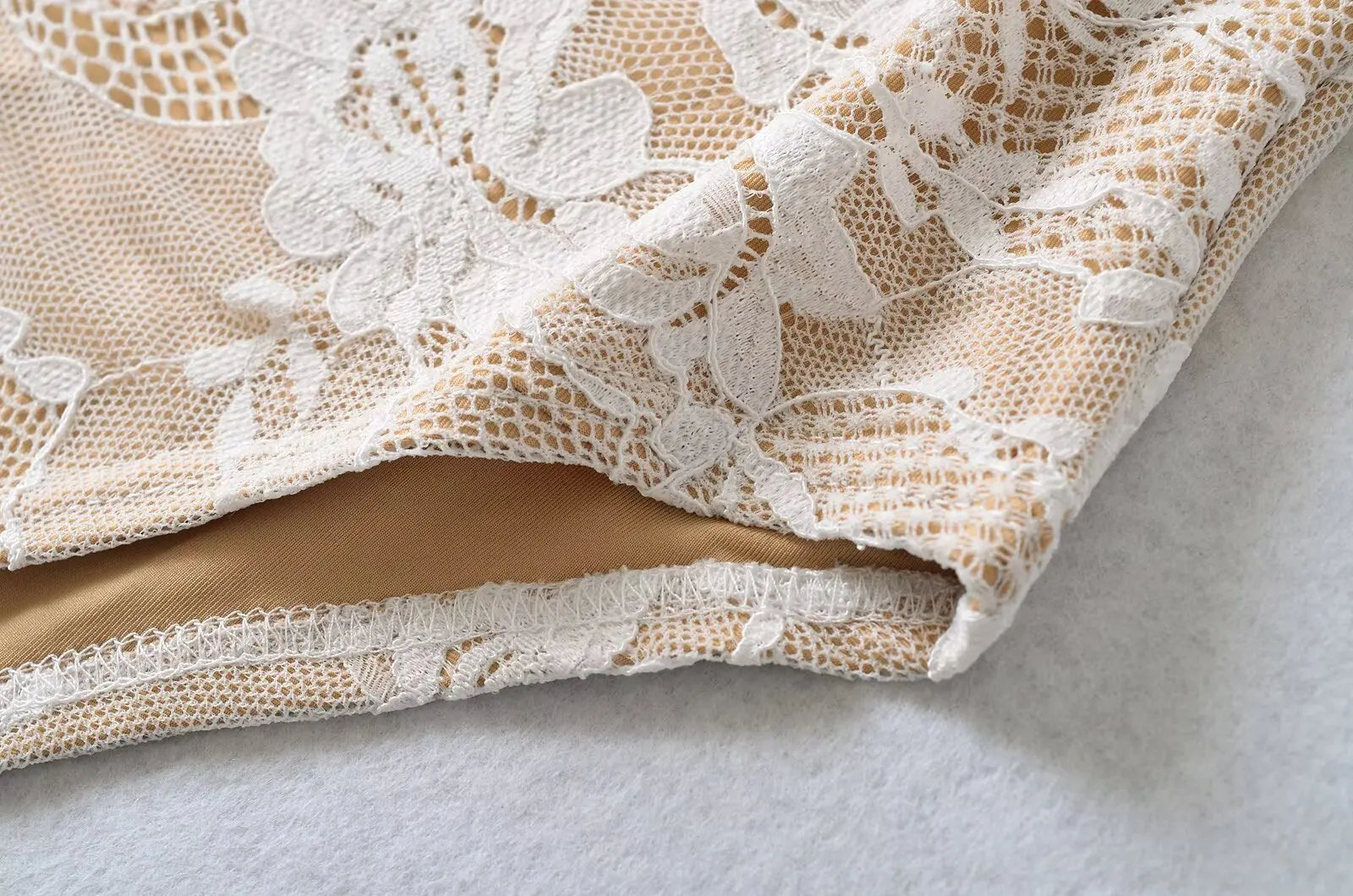 Fall 2025 color-blocked lace bodysuit, high neck, sleeveless, sexy