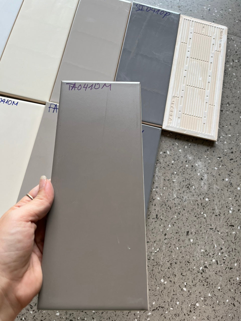 Flat matte brown tile 100x250cm TA0410M