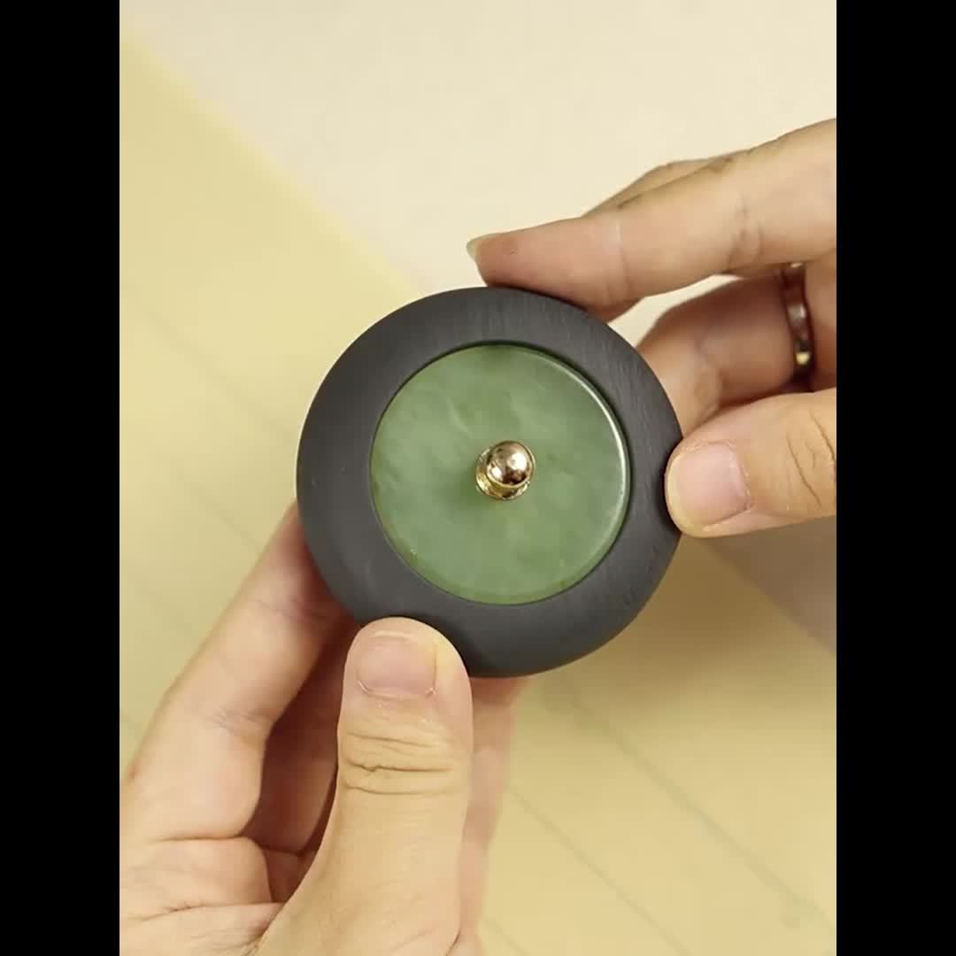 Mini inkstone in hand. Chinese calligraphy ink pool and ink cartridge with lid. Luowen inkstone is convenient to carry. (Note that each natural stone lid has different colors and textures.) - Daisan Mart