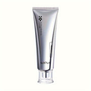 Gentle and deep cleanser that does not tighten the face, moisturizes, and soothes the skin