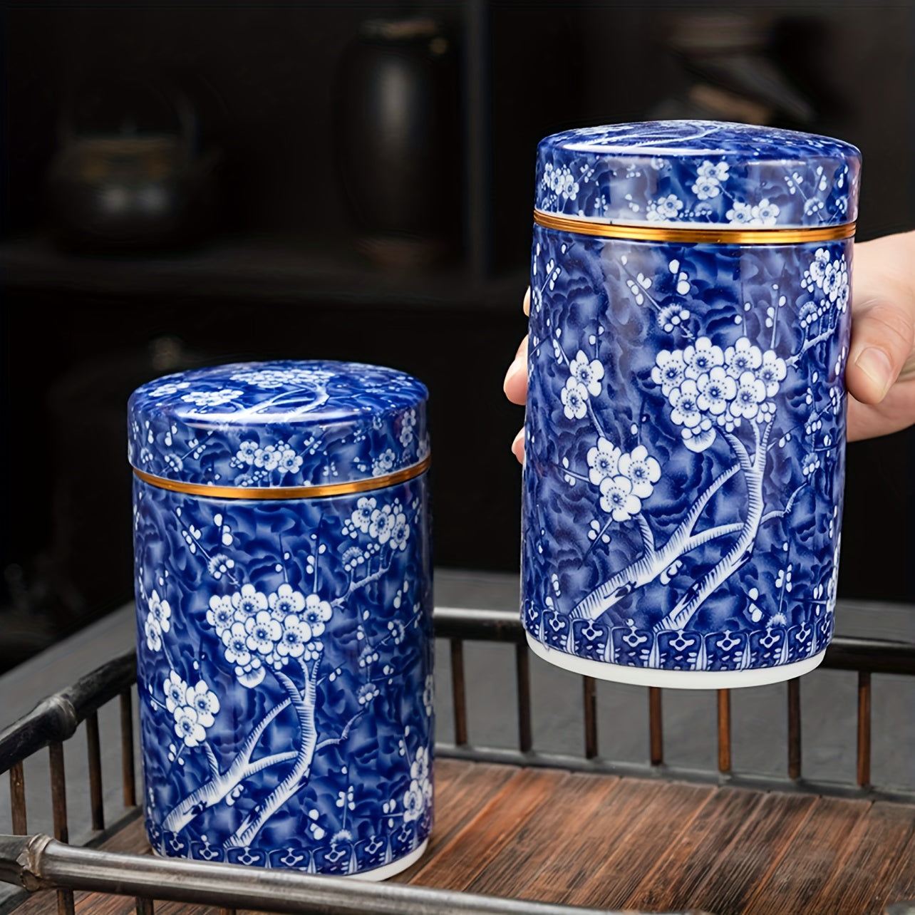 Airtight Ceramic Elegant Tea Canister with Blue and White Porcelain Design - Food-Safe Storage for Kitchen & Dining Decor