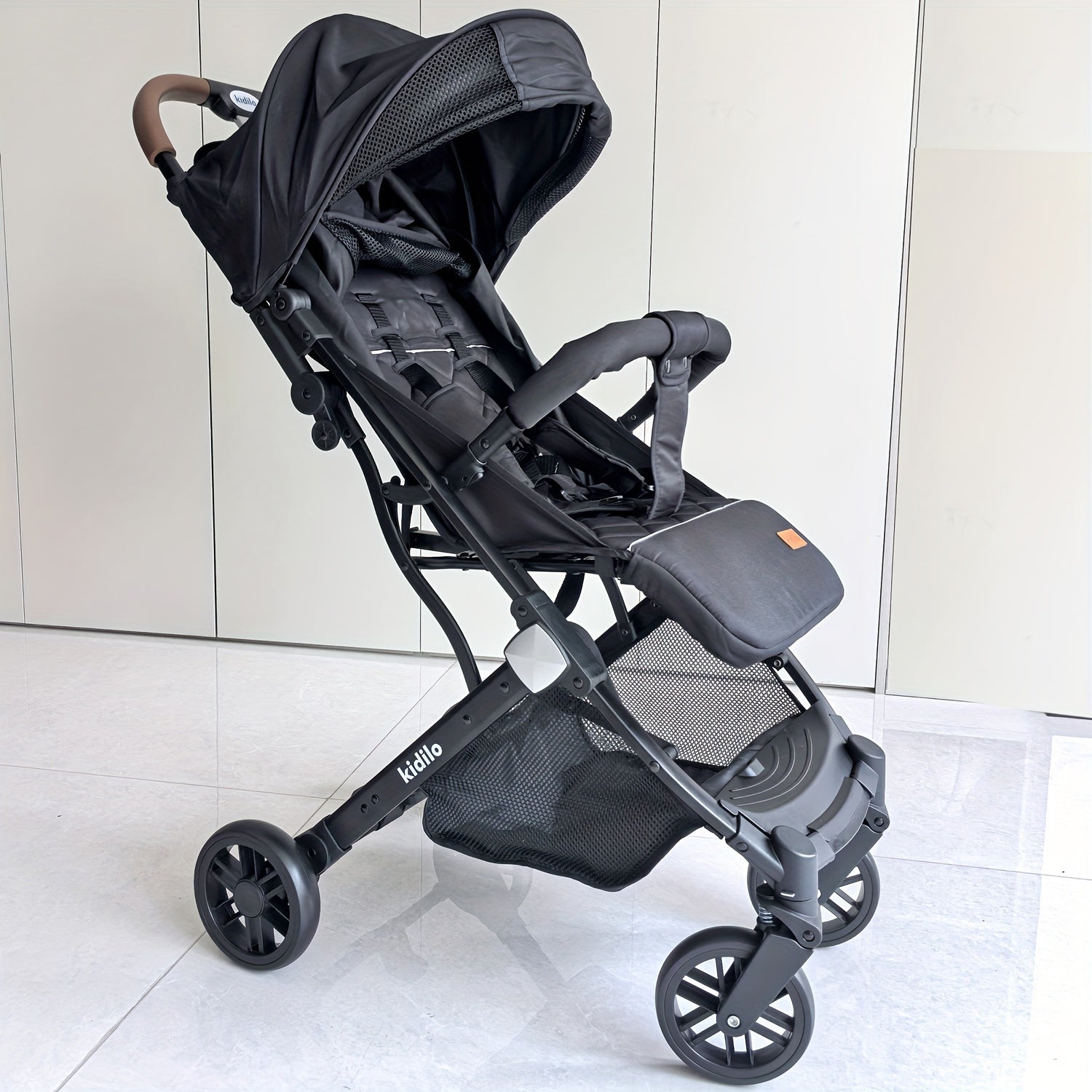 Xe Đẩy Sơ Sinh Cao Cấp Kiểu Dáng Trứng Nhỏ Gọn