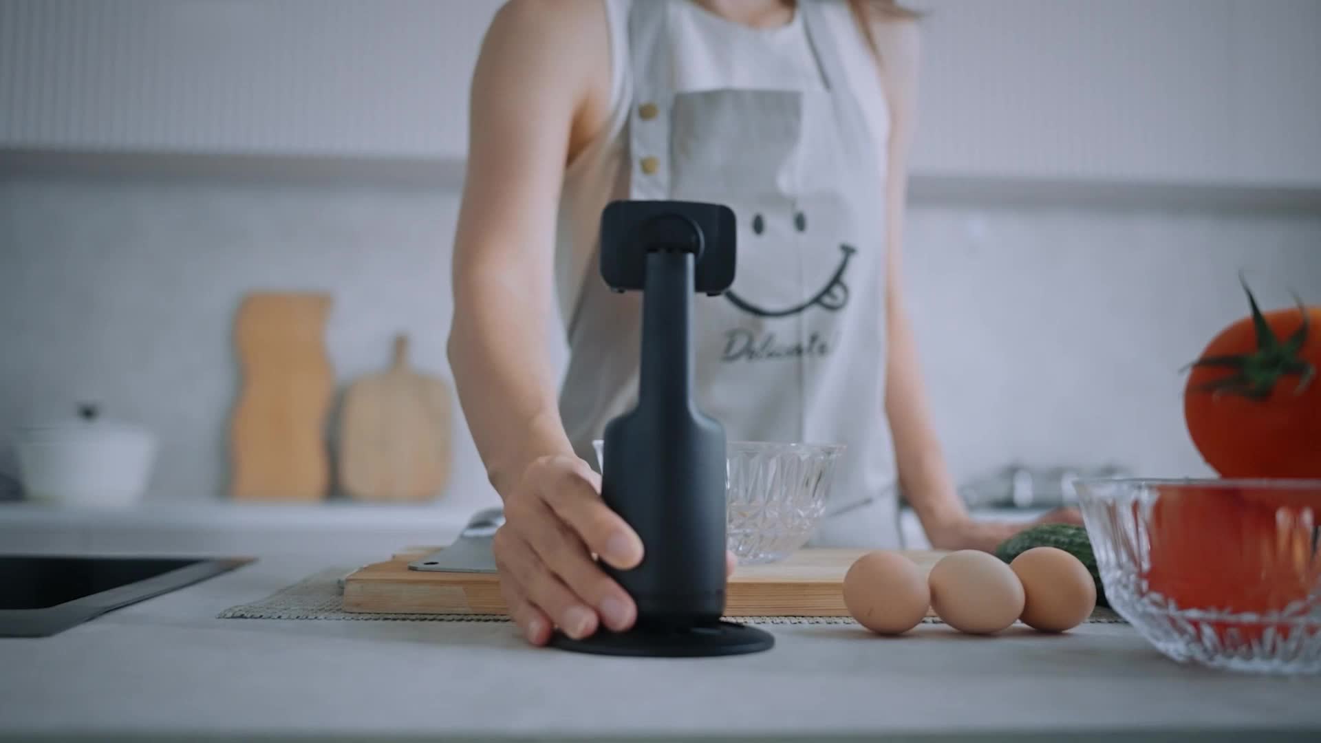 Auto Face Tracking Tripod, No App Required, 360° Rotation Face Body Phone Mount Smart Shooting Phone Tracking Holder for Vlog Live Streaming Video, Rechargeable Battery, Black