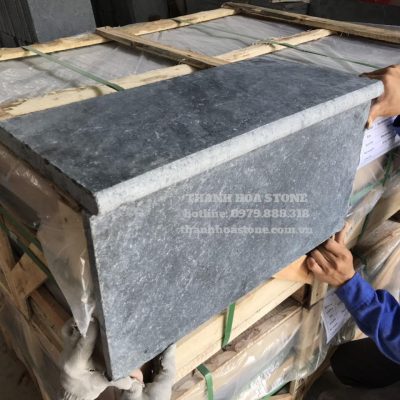 Antique green and black three-level