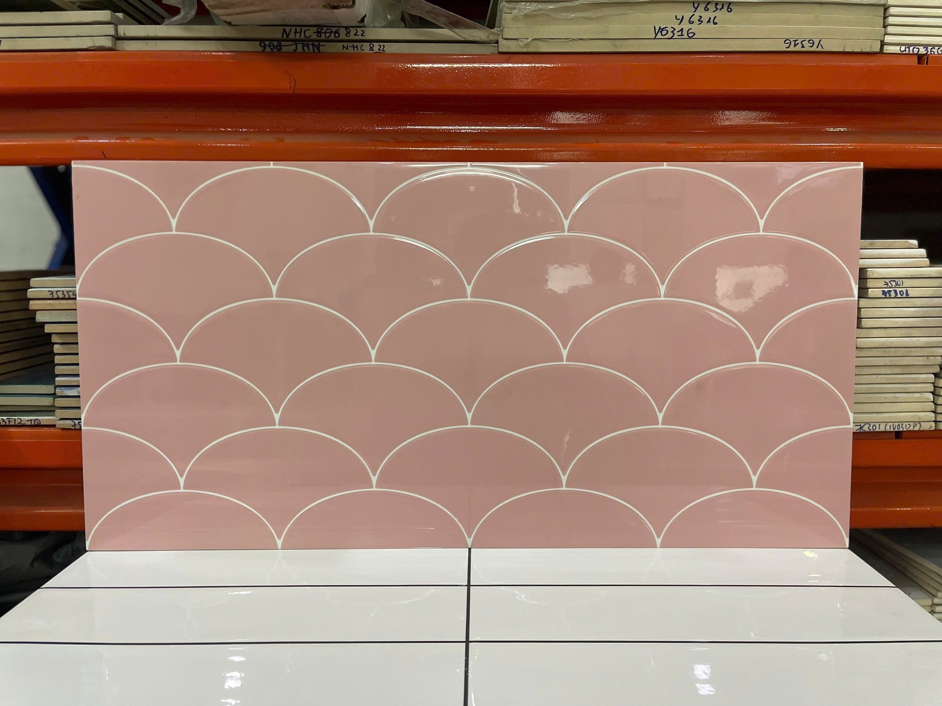 Gạch 30x60 trang trí vảy cá màu hồng mã 6505 - Daisan Mart