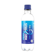Chai nhựa trong suốt có nhãn xanh dương, nắp xanh đậm, chữ trắng "Aquarius".