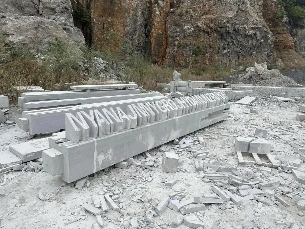 Biển quảng cáo ngoài trời đá granite 3D tùy chỉnh, thân thiện với môi trường, bền vững. - Daisan Mart