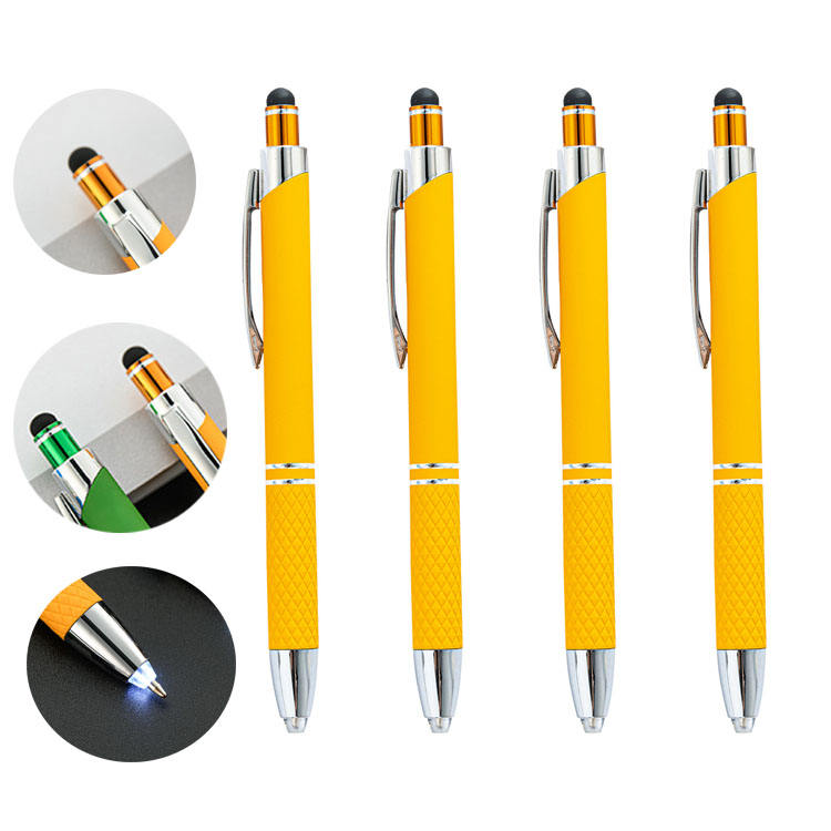 Bốn bút cảm ứng màu vàng, đầu bút có đèn LED, phần clip bạc, vòng tròn chi tiết màu trắng.