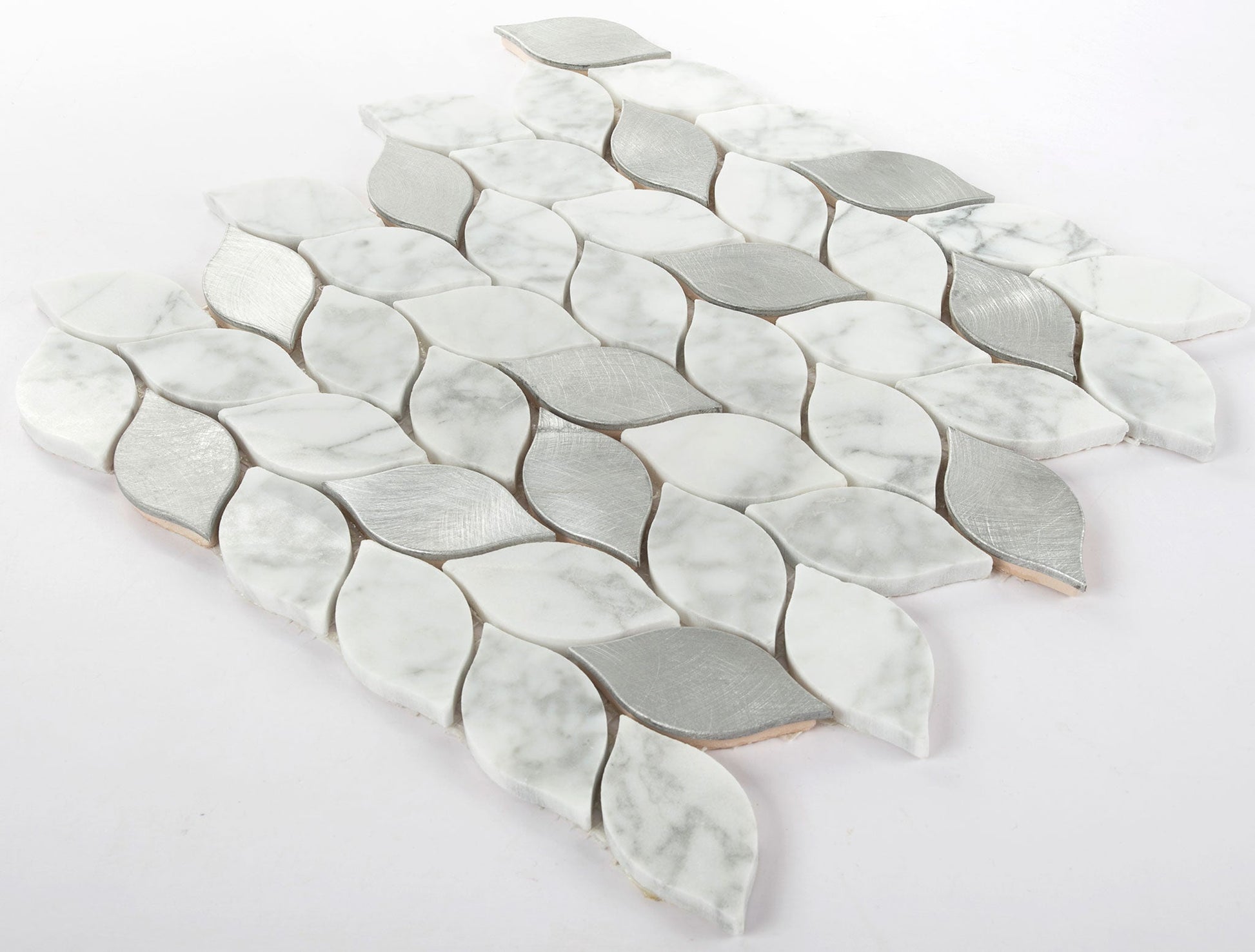 Gạch khảm trang trí tường đá trắng tinh tế, kiểu đá cẩm thạch, lá nhỏ, pha trộn kim loại, bán buôn Trung Quốc - Daisan Mart