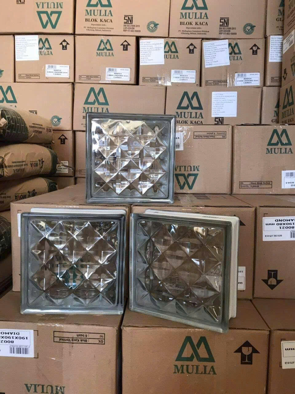 Gạch Kính Diamond 80021 Cao Cấp Lấy Sáng Sang Trọng - Daisan Mart