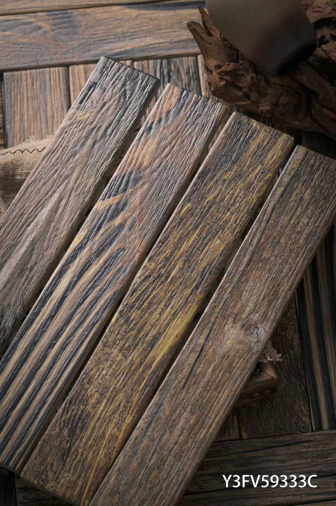 Gạch lát nền gốm họa tiết xương cá vân gỗ màu xám giả cổ cao cấp - Daisan Mart